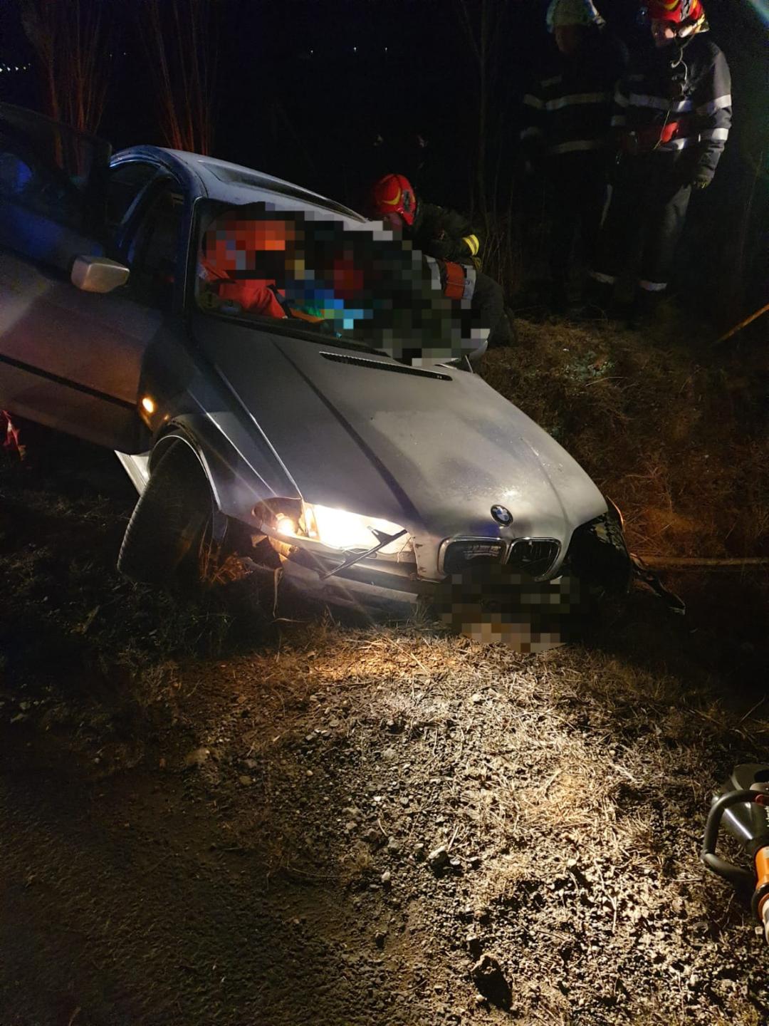 FOTO – A ieșit cu mașina de pe șosea din cauza vitezei