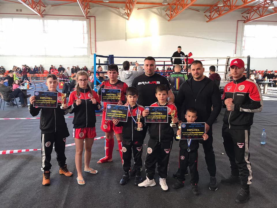 Clubul Dragon Fight Academy Kickboxing Mediaș a obținut rezultate excelente la Cupa Cetatea Rodna