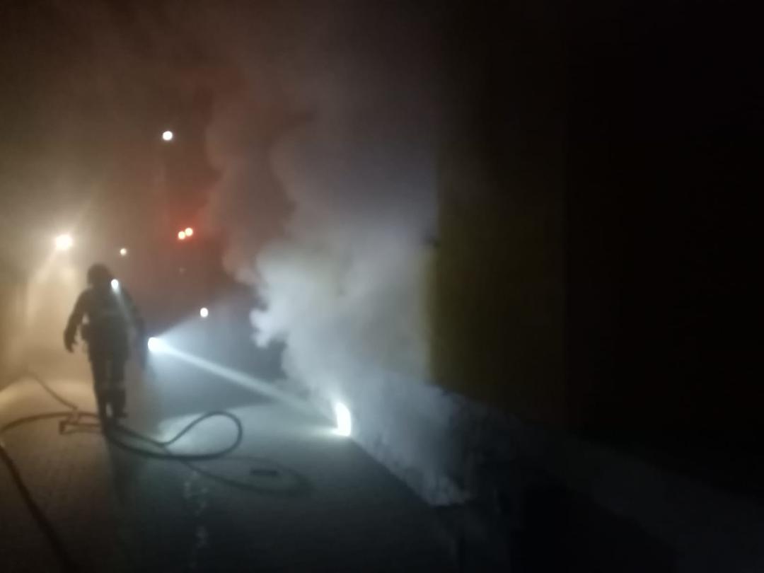 FOTO: Incendiu la subsolul unei case din Șura Mare