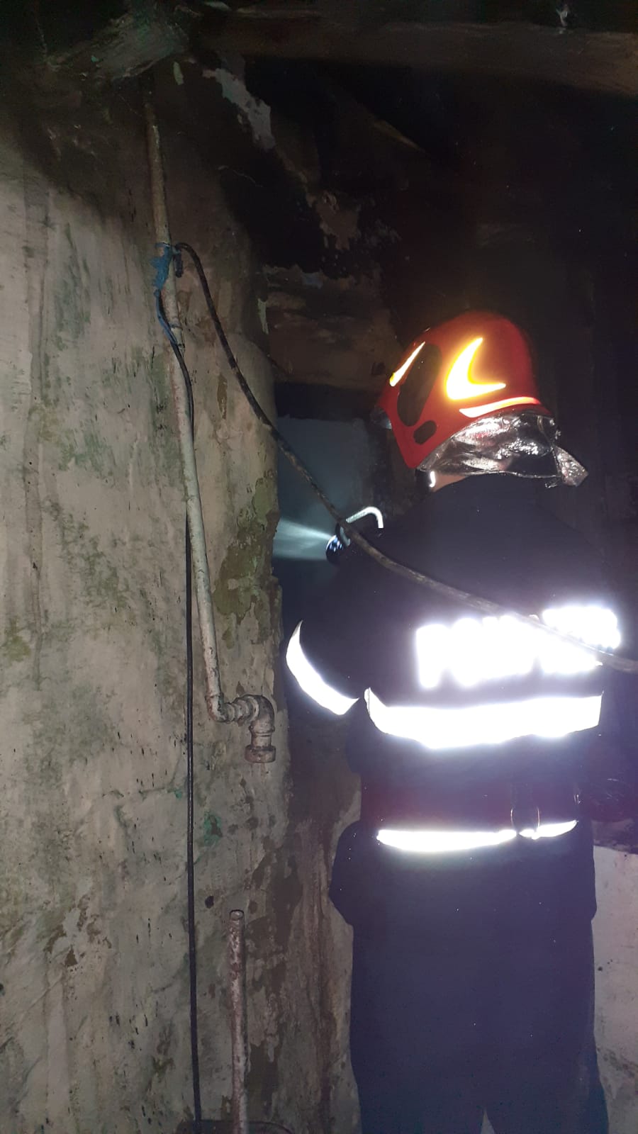 FOTO: Trei bărbați au suferit arsuri într-un incendiu, la Ighișul Nou