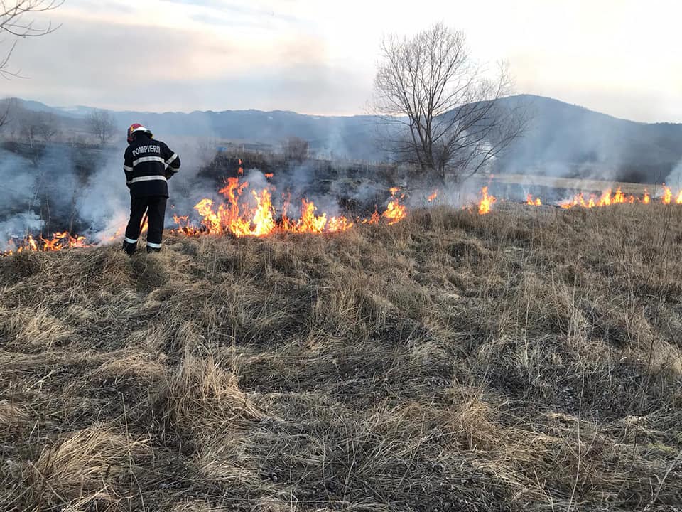 48 de ore de foc pentru pompierii sibieni