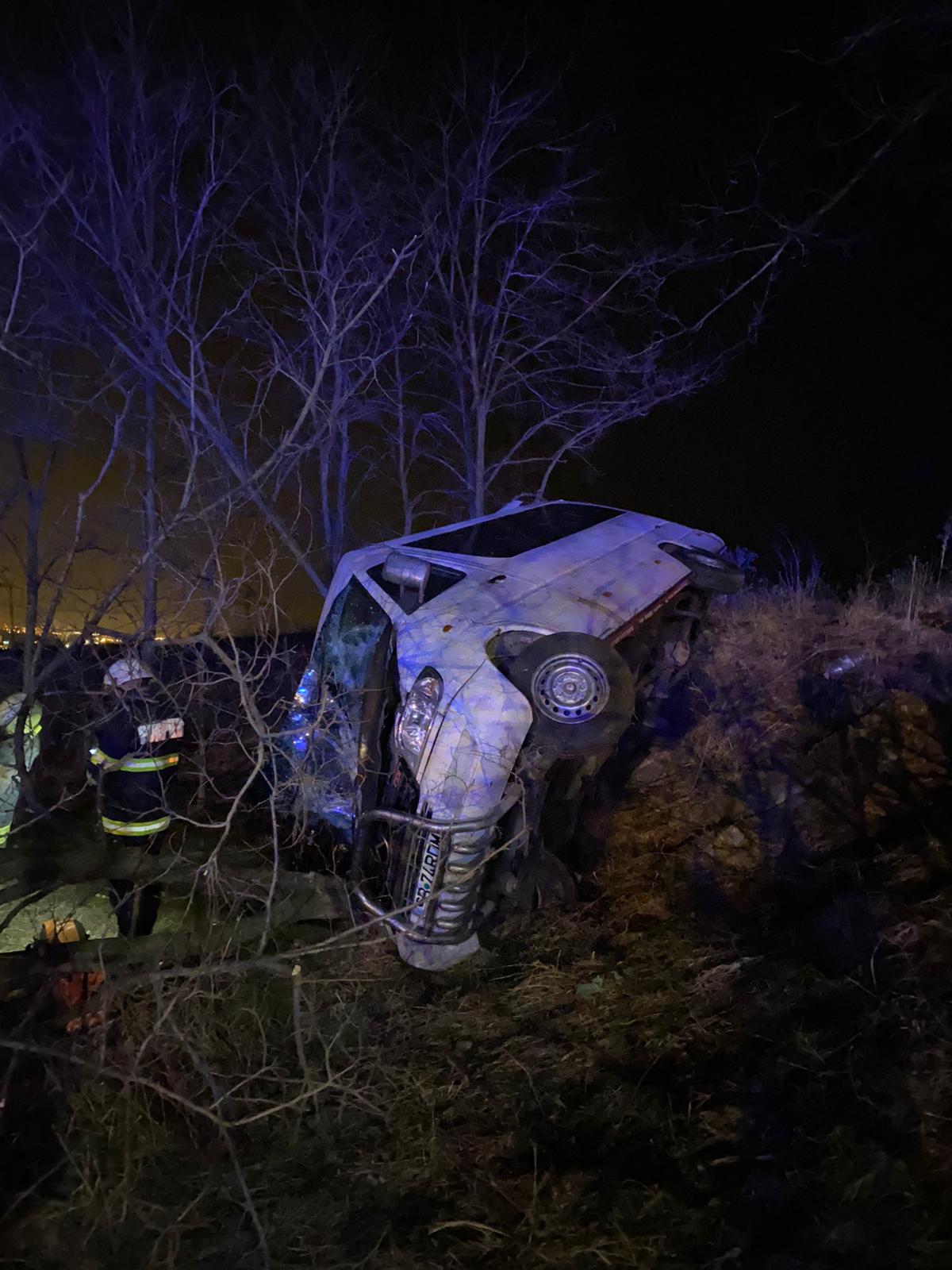 FOTO: Un microbuz s-a răsturnat în Dealul Dăii
