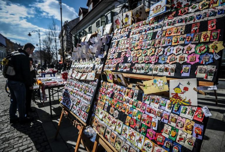 Comercianții de mărțișoare și cadouri specifice sărbătorilor de primăvară pot solicita spații Primăriei Sibiu