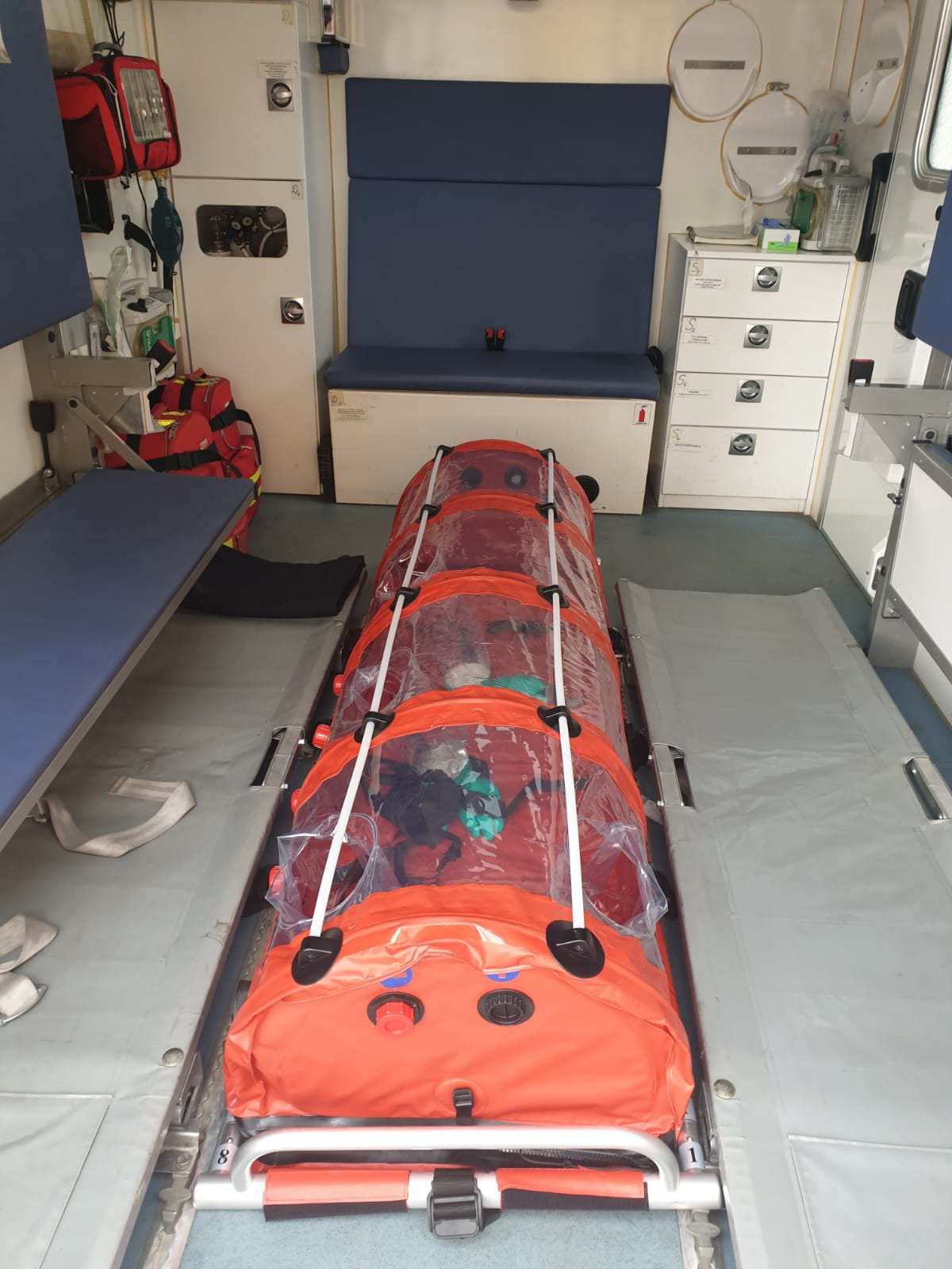 Italianul care a ajuns ieri, cu stare febrilă, pe Aeroportul din Sibiu și a fost internat la Spitalul Județean se simte mai bine