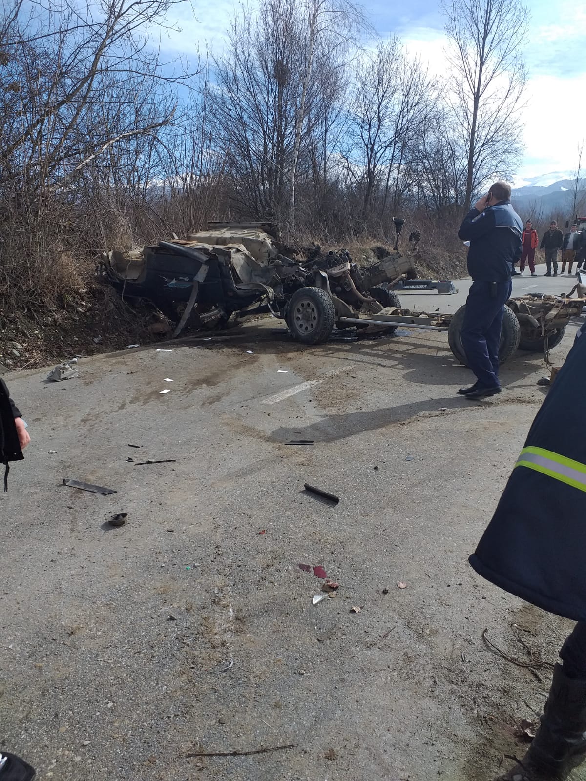 FOTO: Șofer rănit grav după un impact violent pe drumul spre Poiana Neamțului