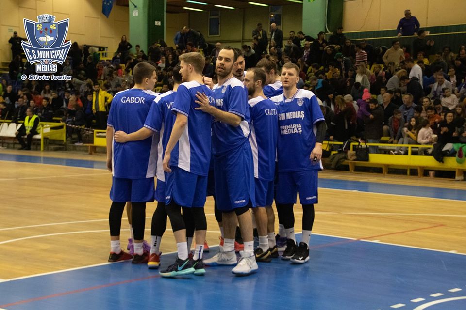 VIDEO: Baschetbaliștii medieșeni contestă vehement arbitrajul de la Pitești