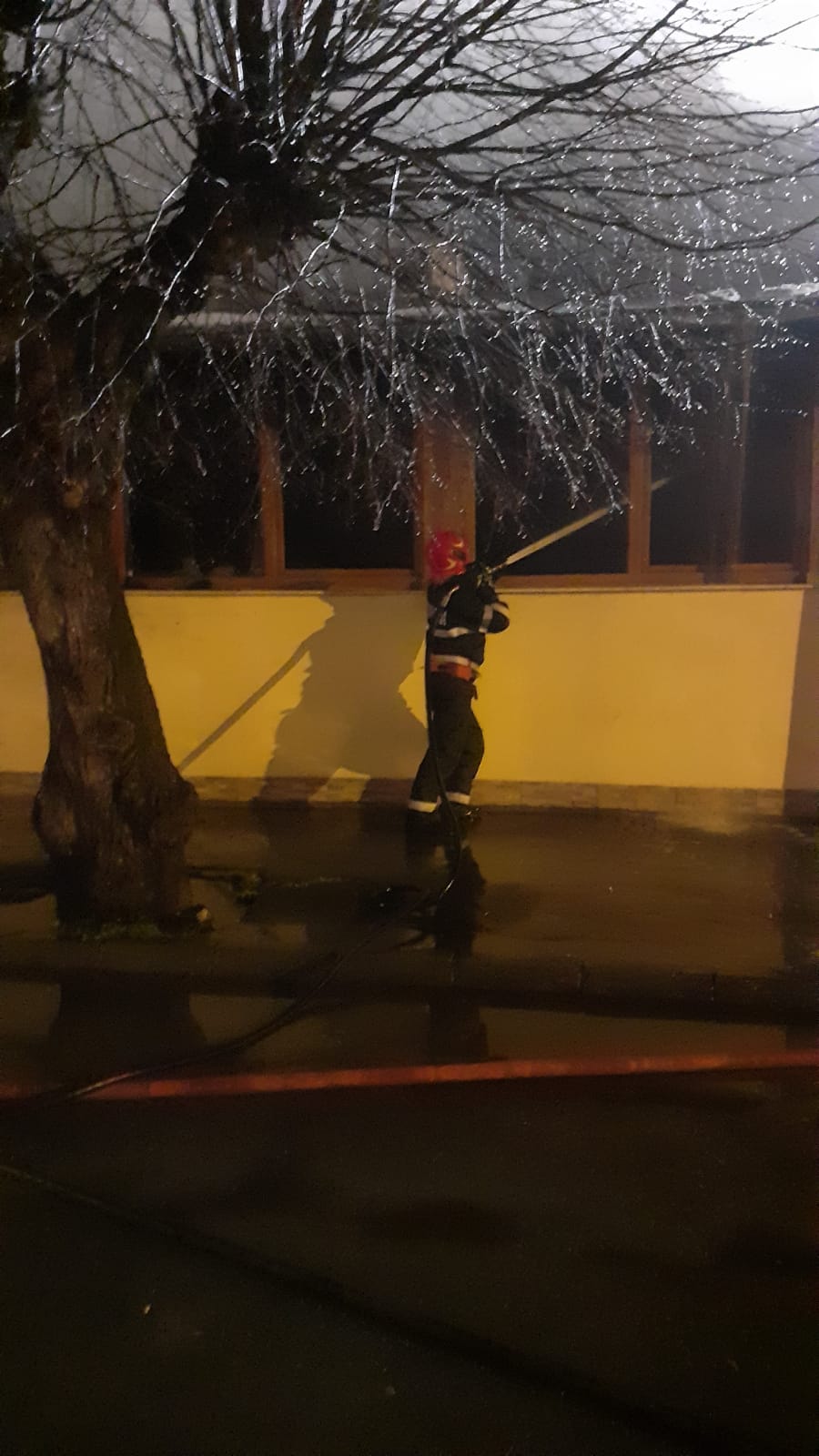 Verdictul pompierilor: care e cauza probabilă a incendiului de pe strada Spartacus