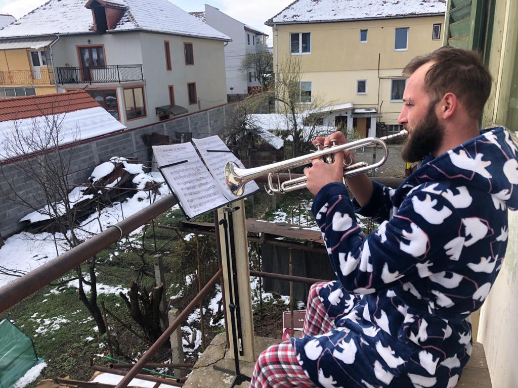 Filarmonica de Stat Sibiu cântă, de acasă, pentru public