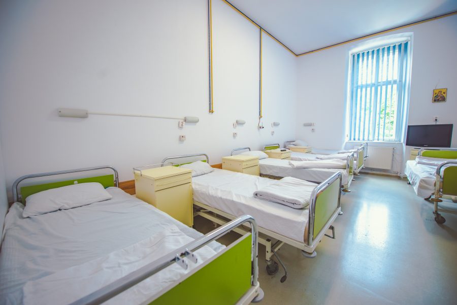 Medic de la Spitalul Militar Sibiu: „Nu avem echipament de protecție, avem deja un caz de Covid-19”. Prefectul a anunțat că va verifica situația