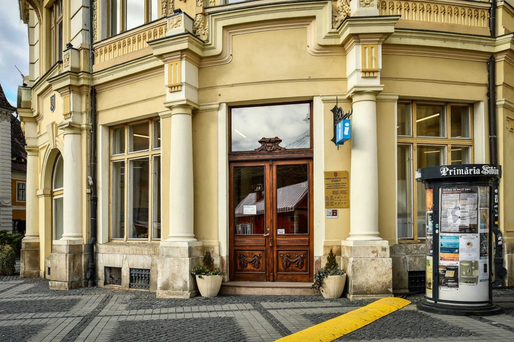 Primăria Sibiu caută vorbitori de limbi străine pentru Centrul de Informare Turistică