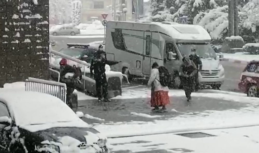 VIDEO Sibienii întorși din Italia sunt ținuți în carantină la hotel