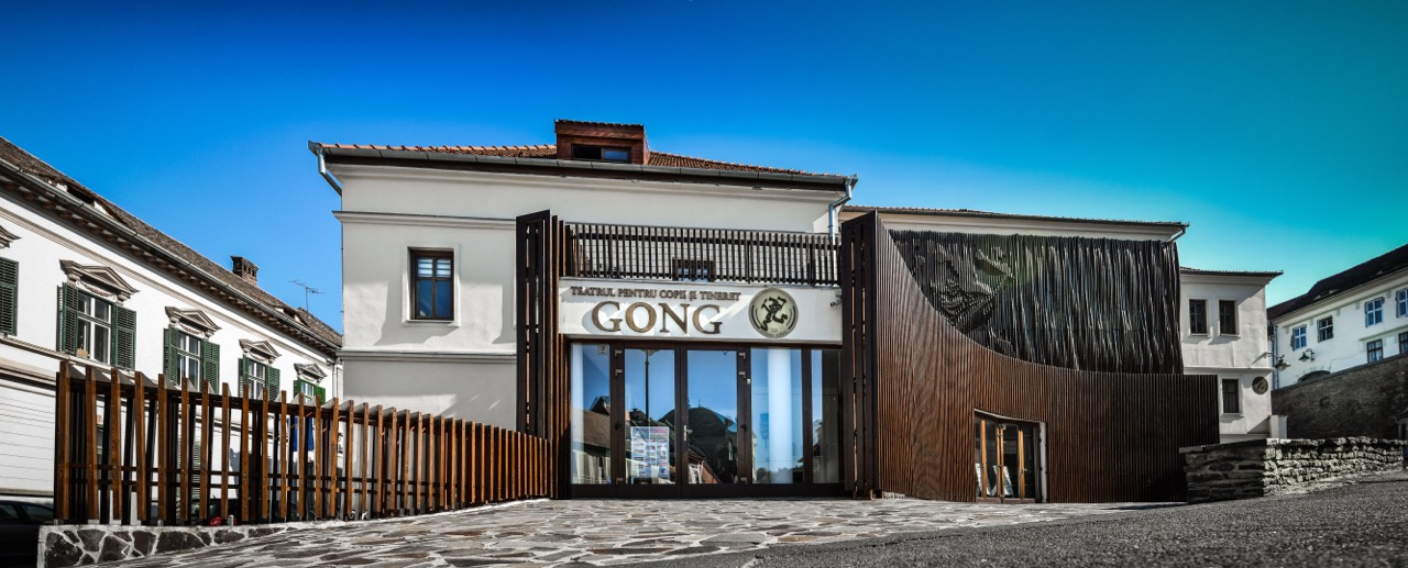 Teatrul „Gong”, în sărbătoare. Actorul Dan Hândoreanu, despre meseria de păpușar: „Un loc pentru cei mici să crească mari și pentru cei mari să nu uite niciodată că au fost și ei, cândva, mici”