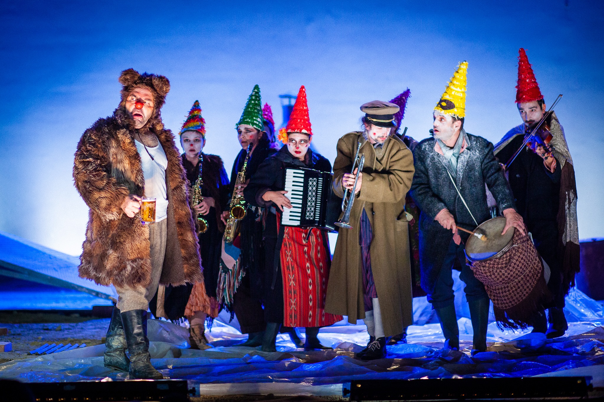 Scaunele din sălile de spectacol, înlocuite cu canapeaua din living. Ce evenimente puteți vedea online