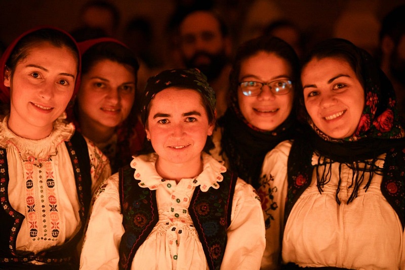 Tinerii talentați, provocați să compună o “Scrisoare către țara mea”