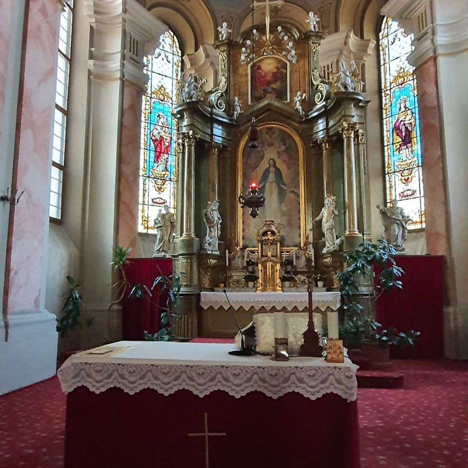 Învierea, online, la Biserica Ursulinelor: pregătiți o lumânare, o cruce, pâine tăiată și vin