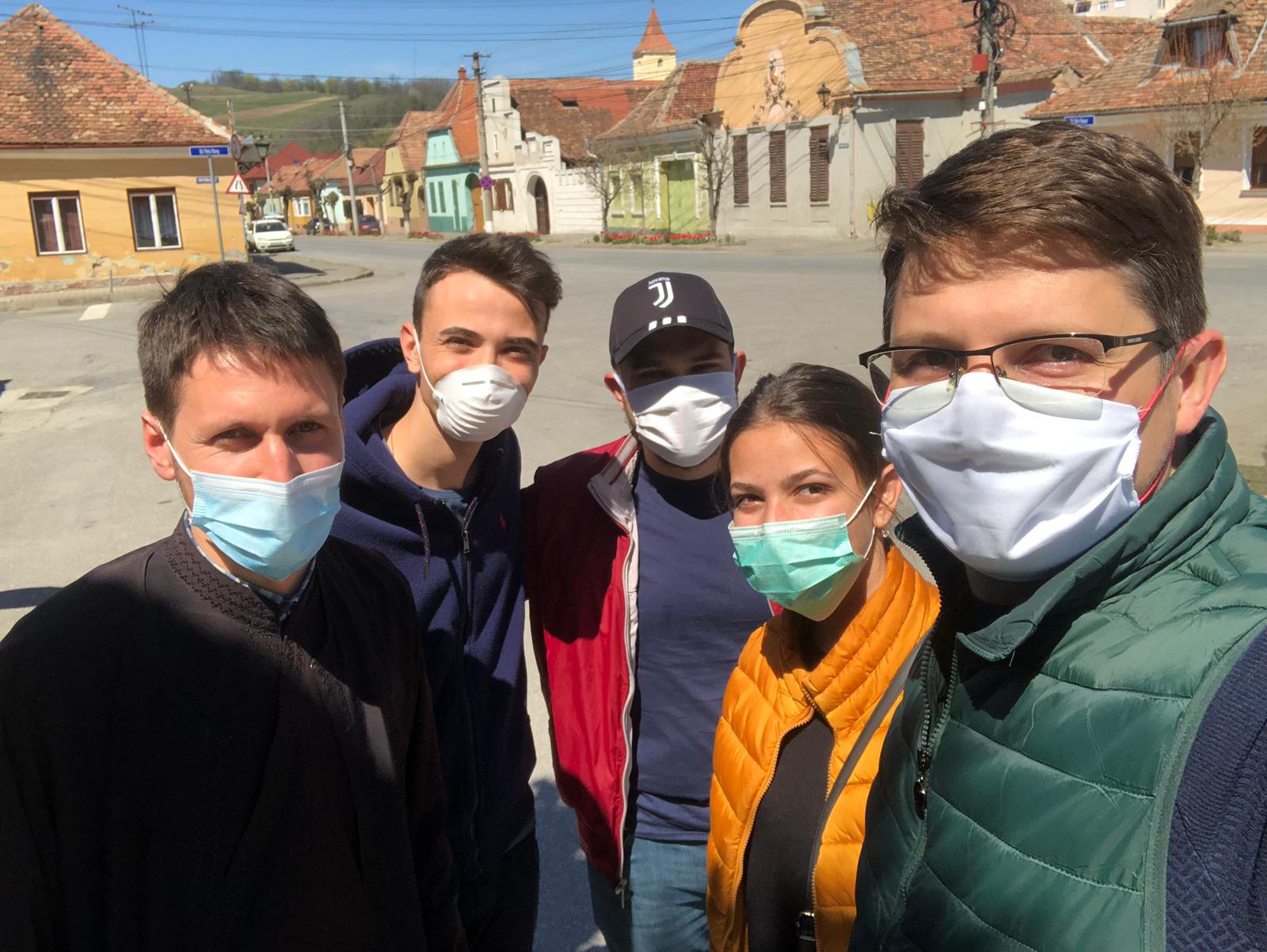 FOTO: Acțiuni caritabile ale tinerilor din cadrul Bisericii din Cimitirul Ortodox Mediaș