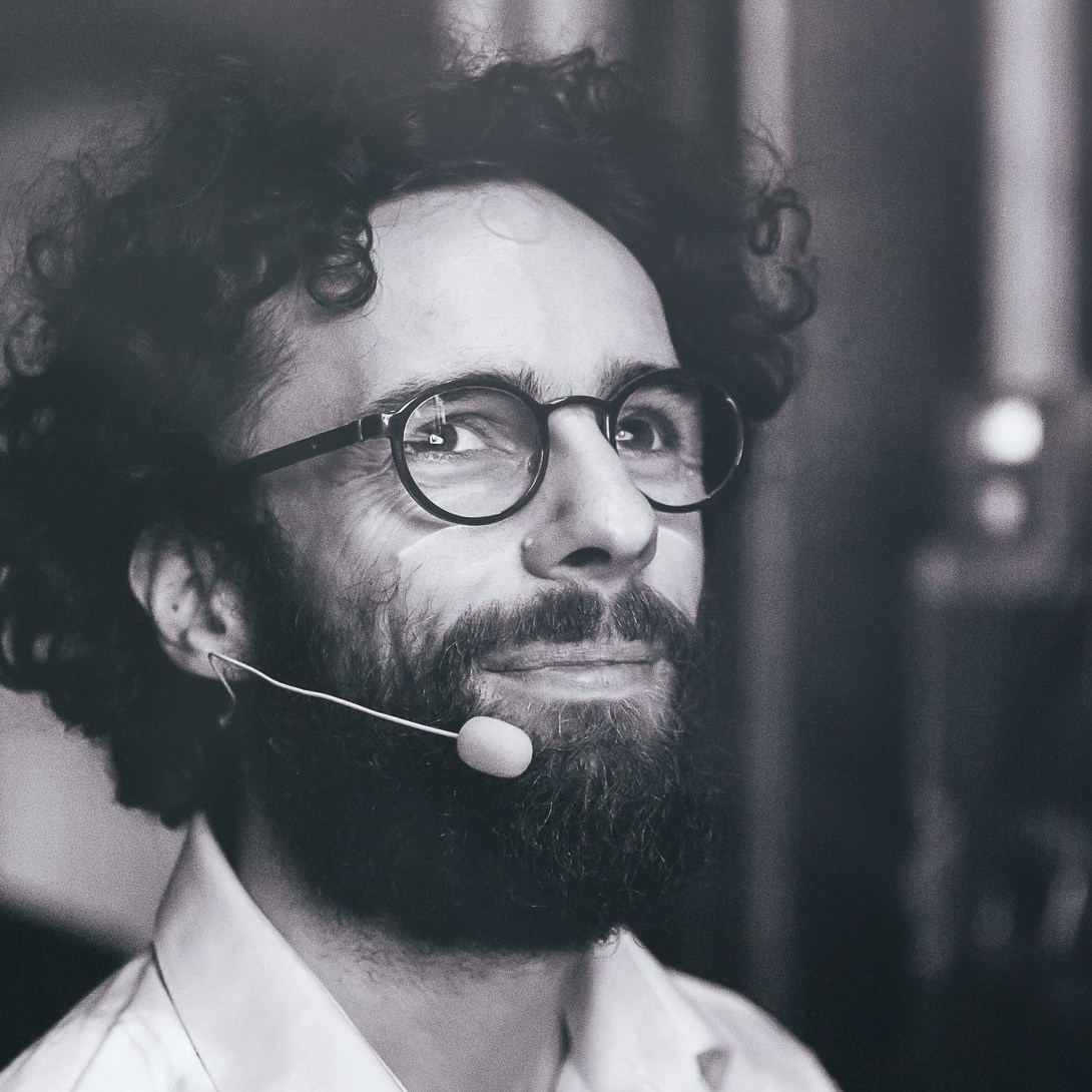 Un matematician român ne spune când va fi vârful epidemiei, câți morți vom avea și când scăpăm de virus