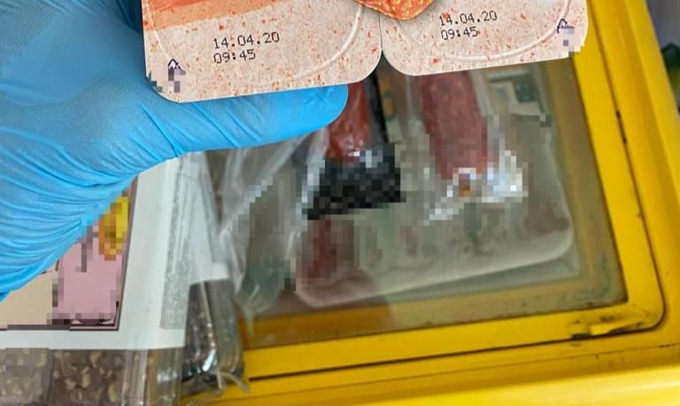 FOTO: Produse expirate în piața din Mediaș. Carne si alte alimente păstrate în condiții groaznice