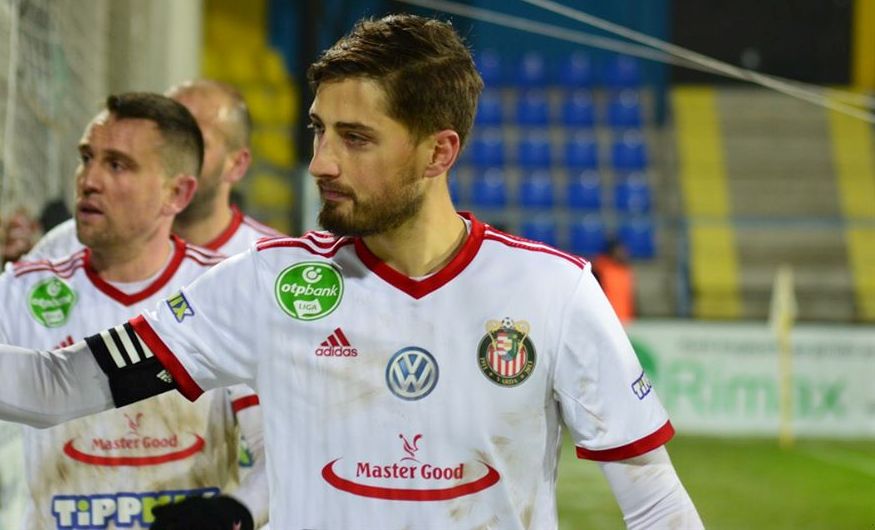 2 fotbaliști români au fost dați afară de la echipa lor pentru că au venit în țară