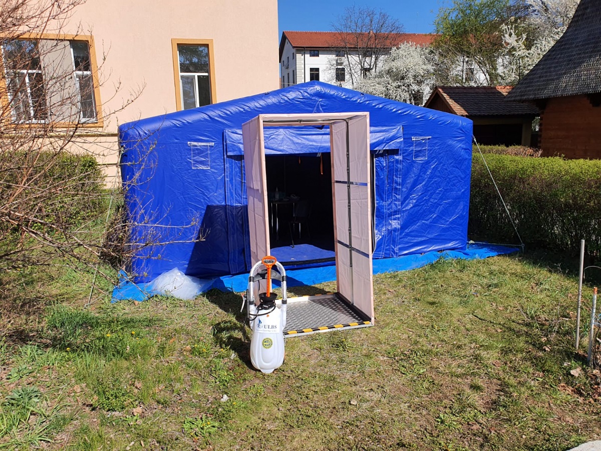 Profesorii de la Inginerie au construit o stație de decontaminare pe care au donat-o SCJU Sibiu