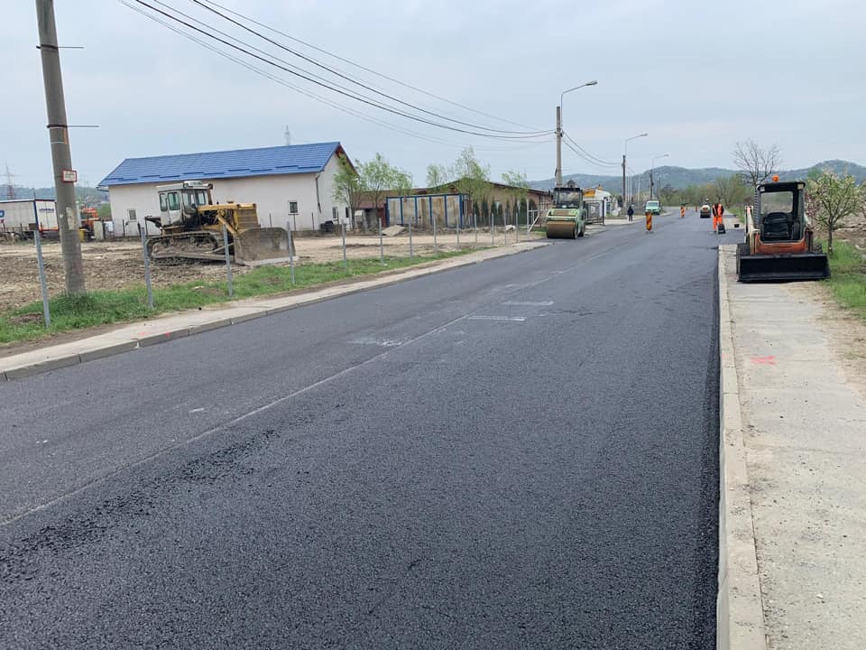 FOTO: Două străzi din Mediaș au fost reabilitate. Se lucrează și pe alte artere din municipiu