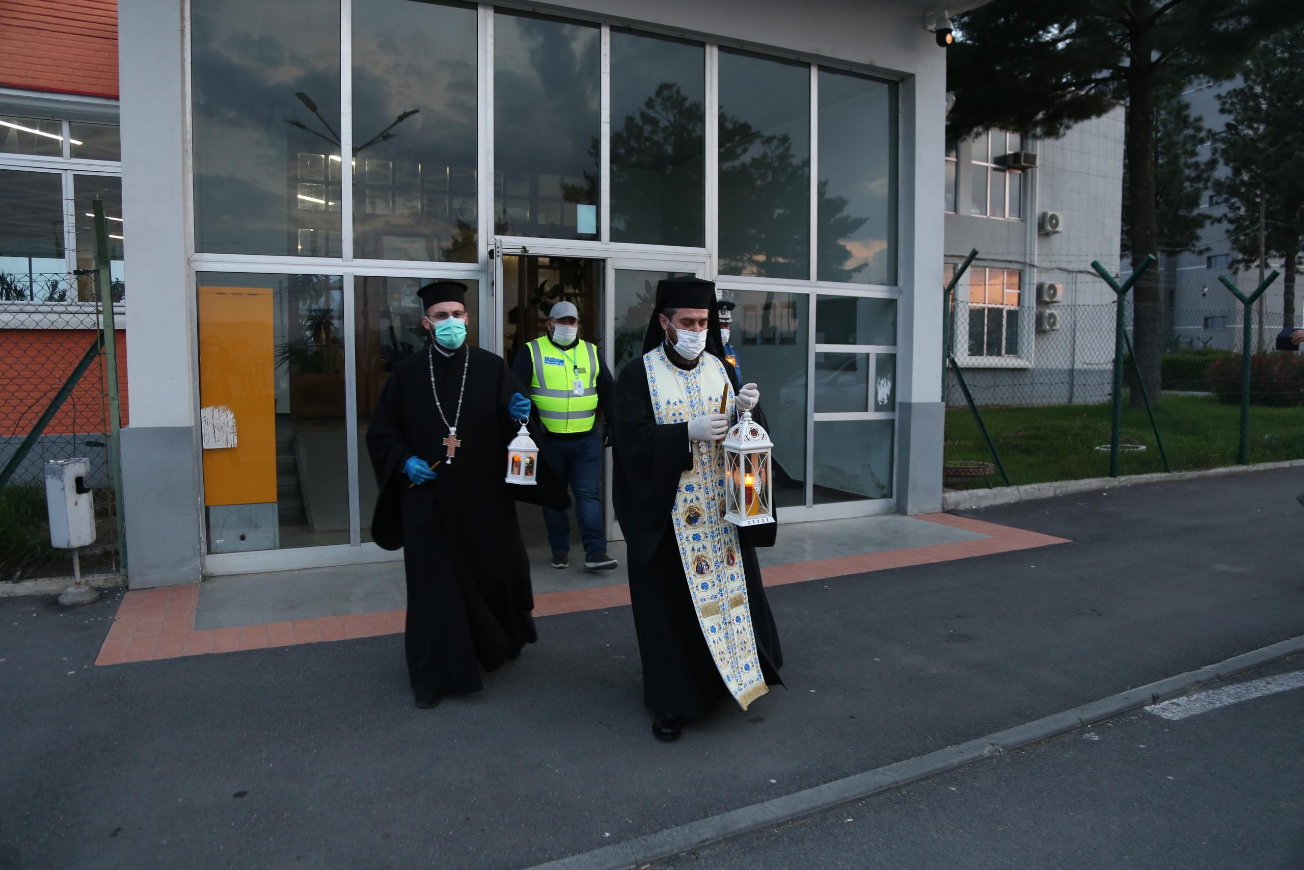 FOTO: Lumina Sfântă a ajuns, sâmbătă seara, la Sibiu