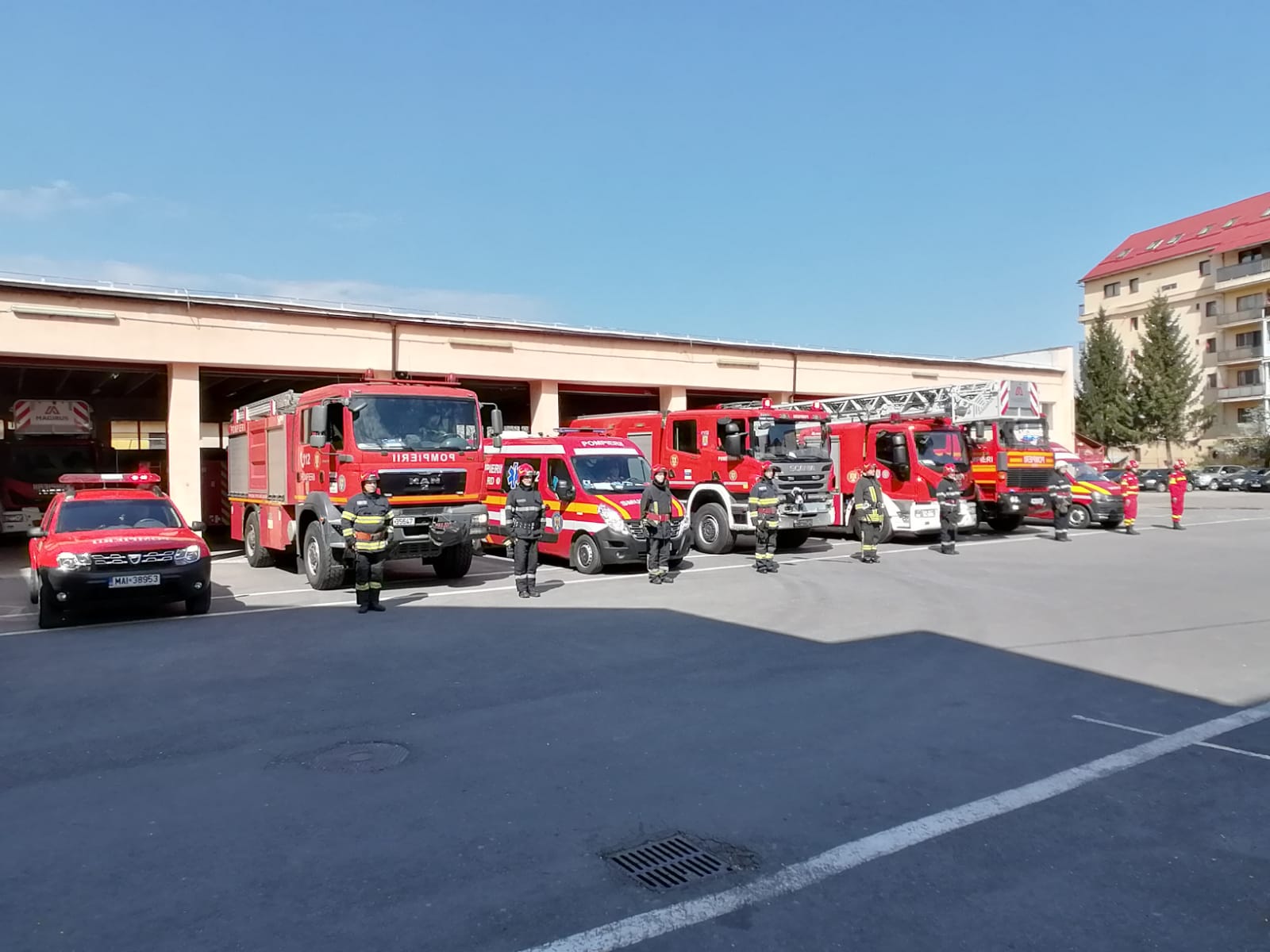 FOTO: Moment de reculegere la ISU Sibiu în memoria unui angajat al ISU Constanța decedat din cauza coronavirusului