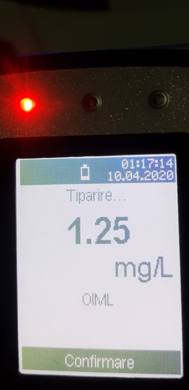 Bărbat care avea permisul anulat, prins beat turtă la volan