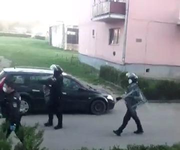 FOTO/VIDEO: Scandal monstru în Copșa Mică. A fost nevoie de intervenția mascaților