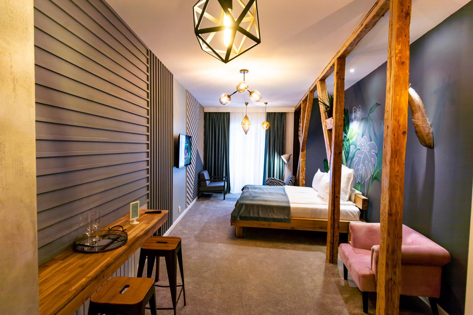 Unde sunt cazați medicii și asistenții de la Spitalul Județean Sibiu și cât costă cazarea și mâncarea