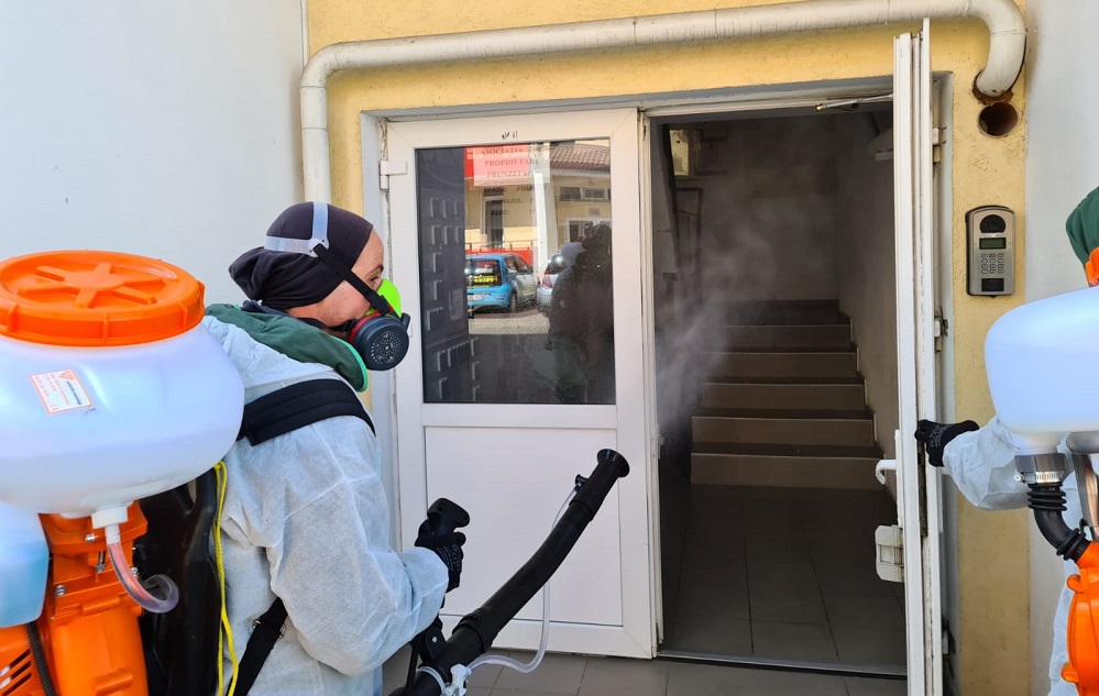 Primăria anunță cartierele în care se face dezinfecția scărilor de bloc pe 3 aprilie