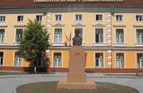 Cine sunt candidații pentru funcția de decan la Facultățile de Drept și Științe Economice