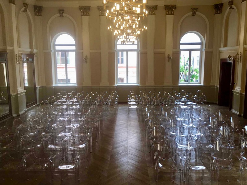 Stăm acasă și ascultăm muzică clasică.  Makcim Fernandez Samodaiev: “Deși suntem distanțați fizic, avem muzica prin care descoperim și exersăm forme noi de apropiere”