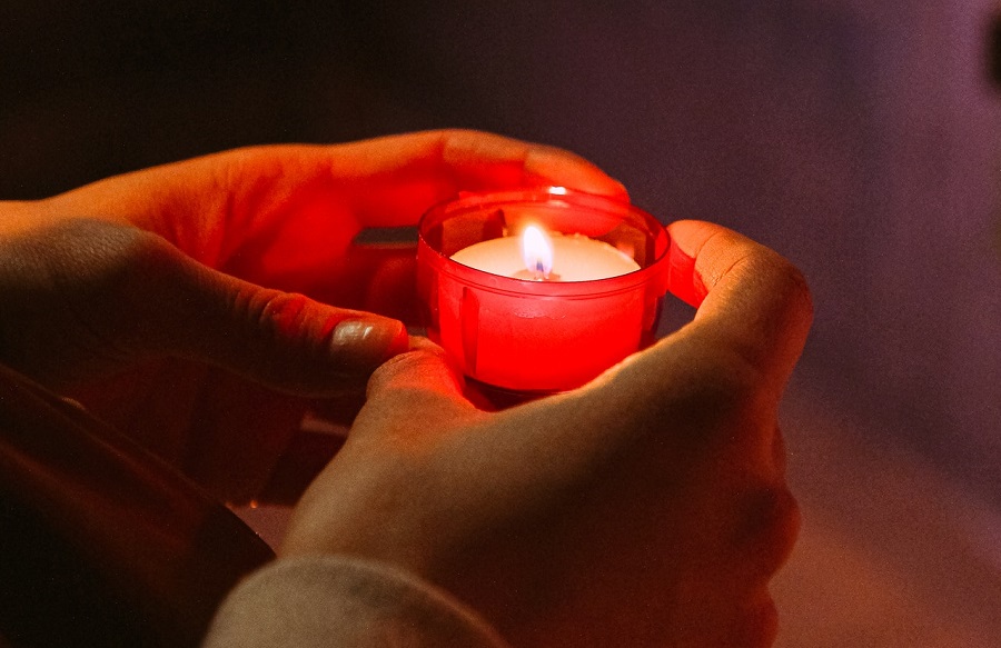 Ultimele instrucțiuni oficiale de Paște: Pot participa la slujba de Înviere? Pot să ascult slujba din stradă?