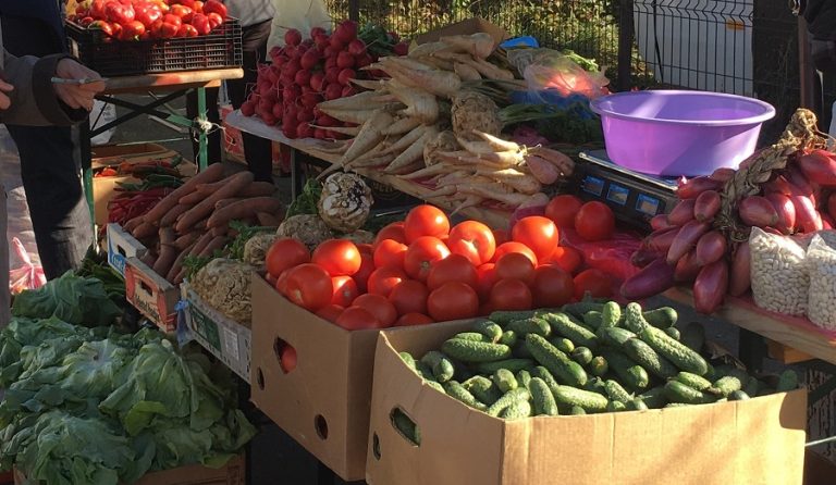 Produsele locale din Piața Volantă Transilvania din Sibiu pot fi comandate telefonic