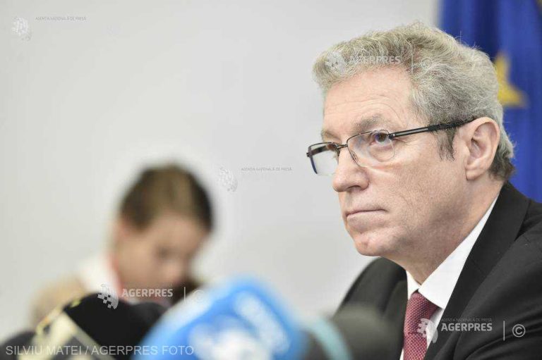 Adrian Streinu-Cercel a fost demis de la conducerea Comsiei anti-Covid din Ministerul Sănătății, după ce a propus separarea bătrânilor de familiile lor