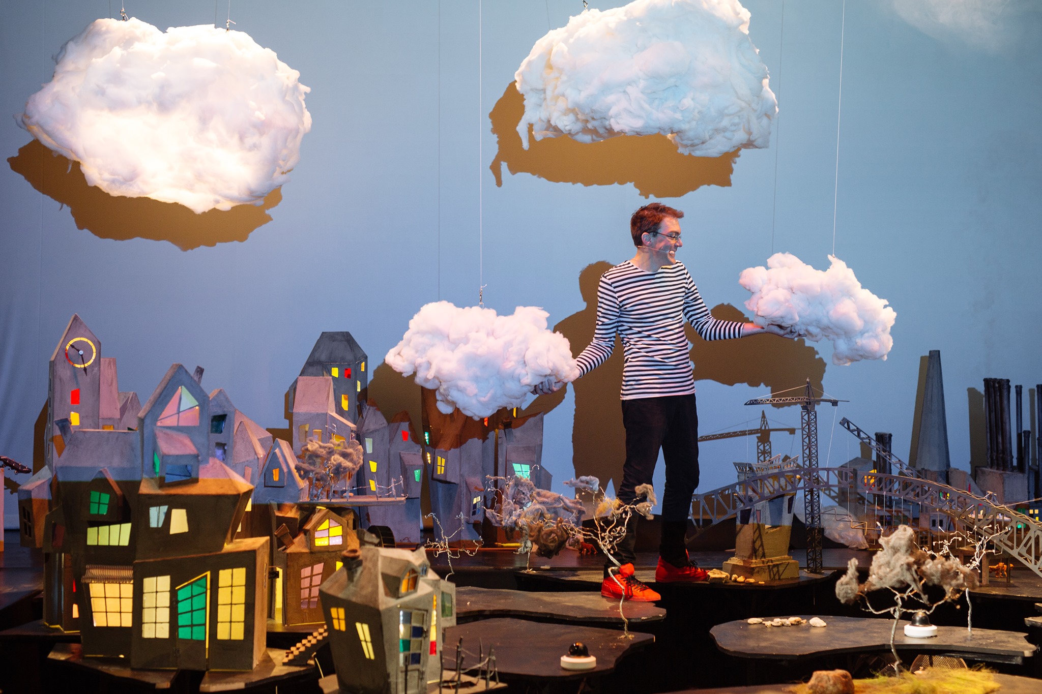 50 de minute, online, alături de „Cel mai mare Gulliver”