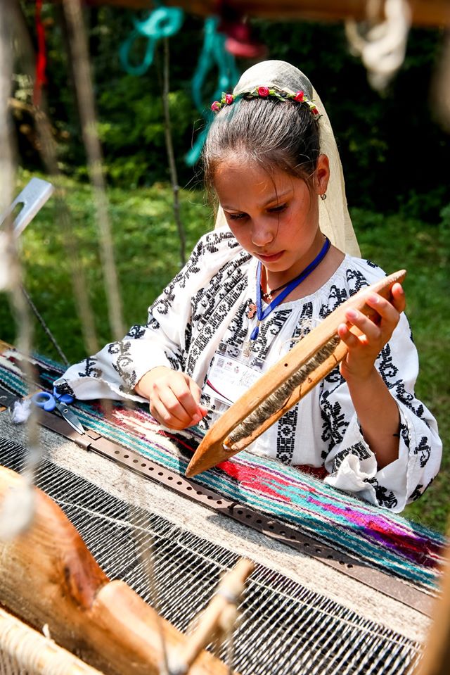 Portul popular din Mărginimea Sibiului, expus în mediul online