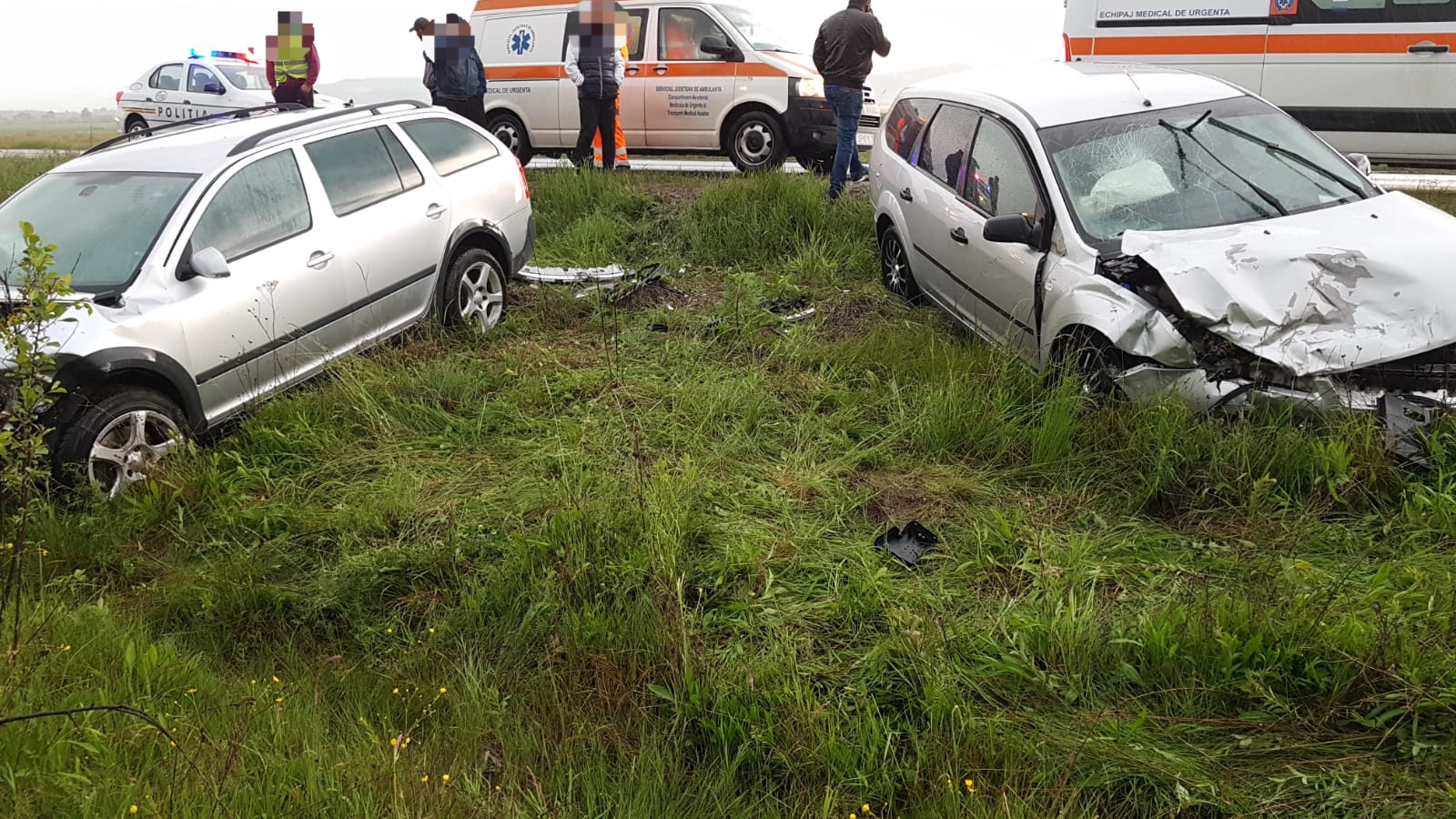 FOTO: 4 persoane implicate într-un accident rutier pe DN 1