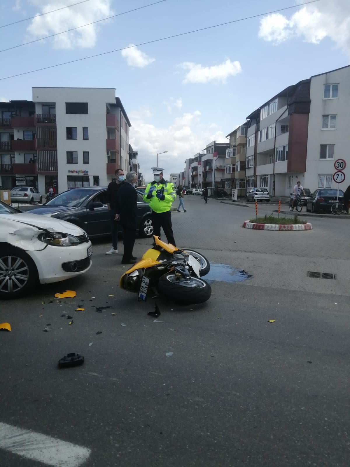 FOTO: Motociclist rănit pe Calea Cisnădiei