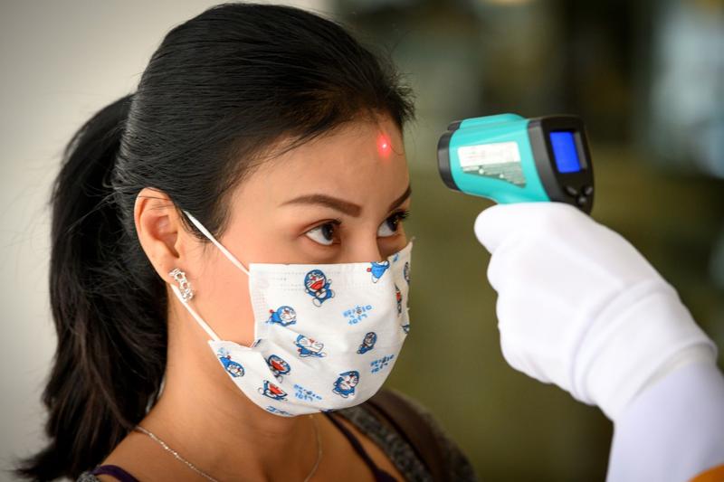 Ministerul Sănătății explică clar: este obligatorie măsurarea temperaturii la intrarea în magazine și alte spații publice