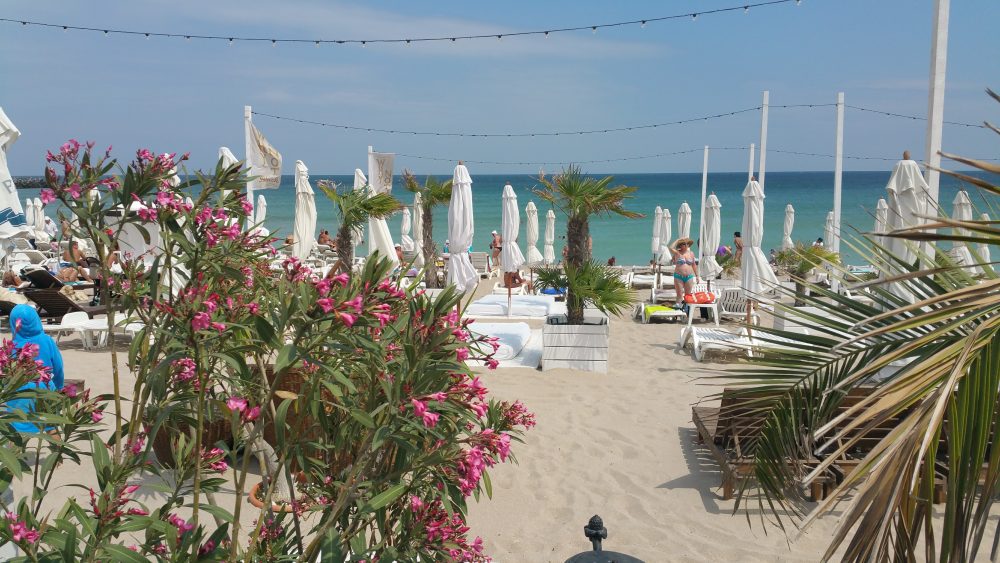 Peste 100 de hoteluri de pe litoral așteaptă turiștii după 1 iunie