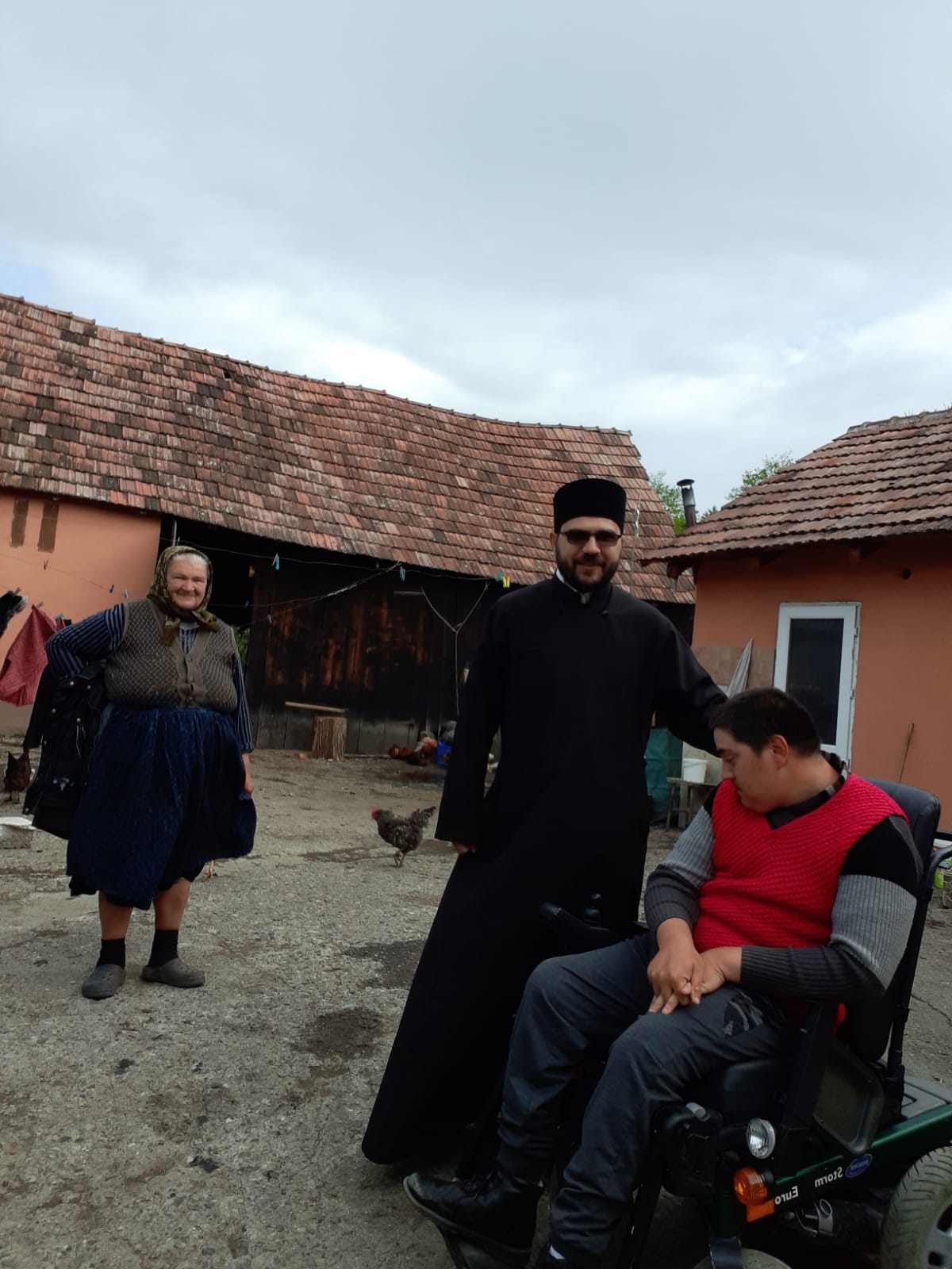 Cărucior electric pentru un tânăr cu dizabilităţi în cadrul Campaniei “O mână întinsă semenului nostru”