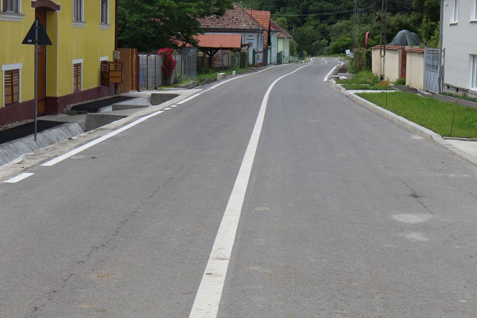 FOTO: Drumul dintre Copșa Mică și Motiș a fost modernizat cu 5 milioane de euro