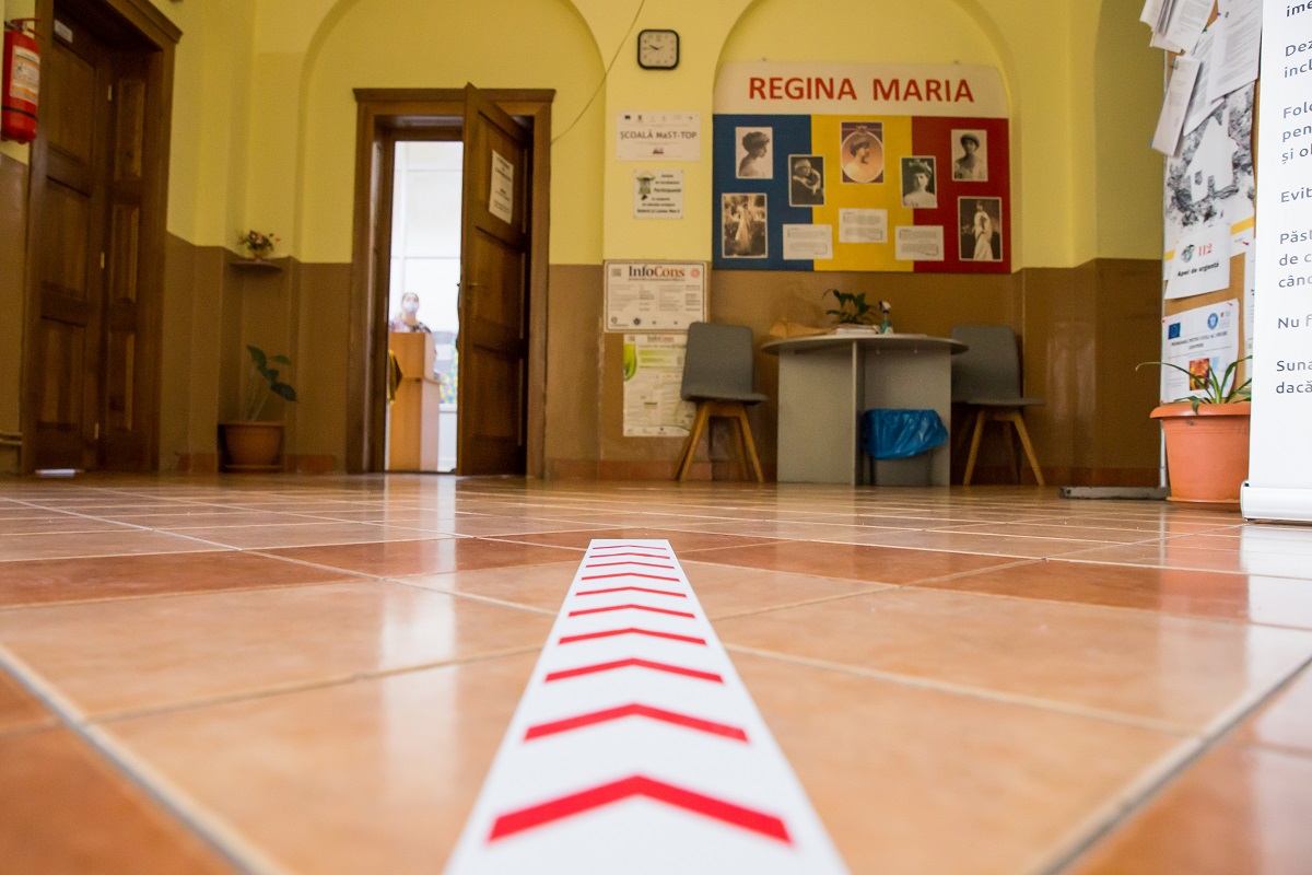 Toții elevii care au vrut să participe la cursurile de pregătire pentru examene, primiți în sălile de curs