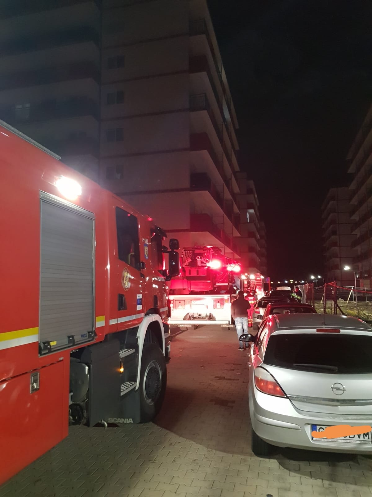 Incendiul din blocul de pe Calea Șurii Mici a pornit din cauza unei lumânări