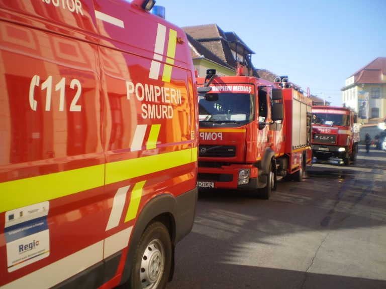 Incendiu pornit din cauza unei lumânări, într-un balcon din Sibiu