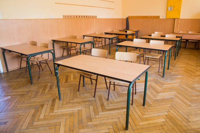 Câteva școli din județul Sibiu și-au schimbat scenariile, din cauza COVID-19