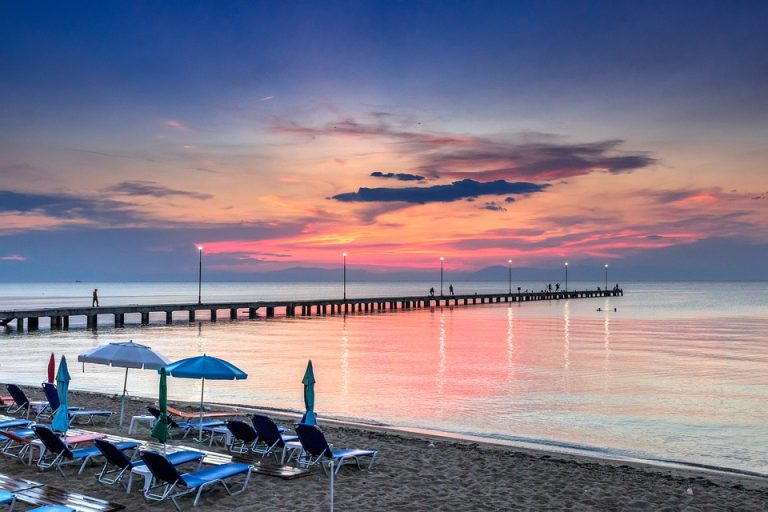 Reguli noi pentru plajele din Grecia. Ce trebuie să știți dacă mergeți în concediu