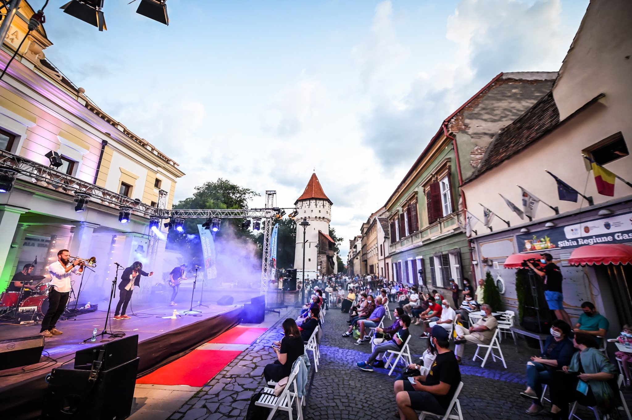 Festivalul „Zilele Muzicale Româno – Americane” a ajuns la final. „Sala” de spectacol de pe strada Cetății, plină în fiecare seară a evenimentului